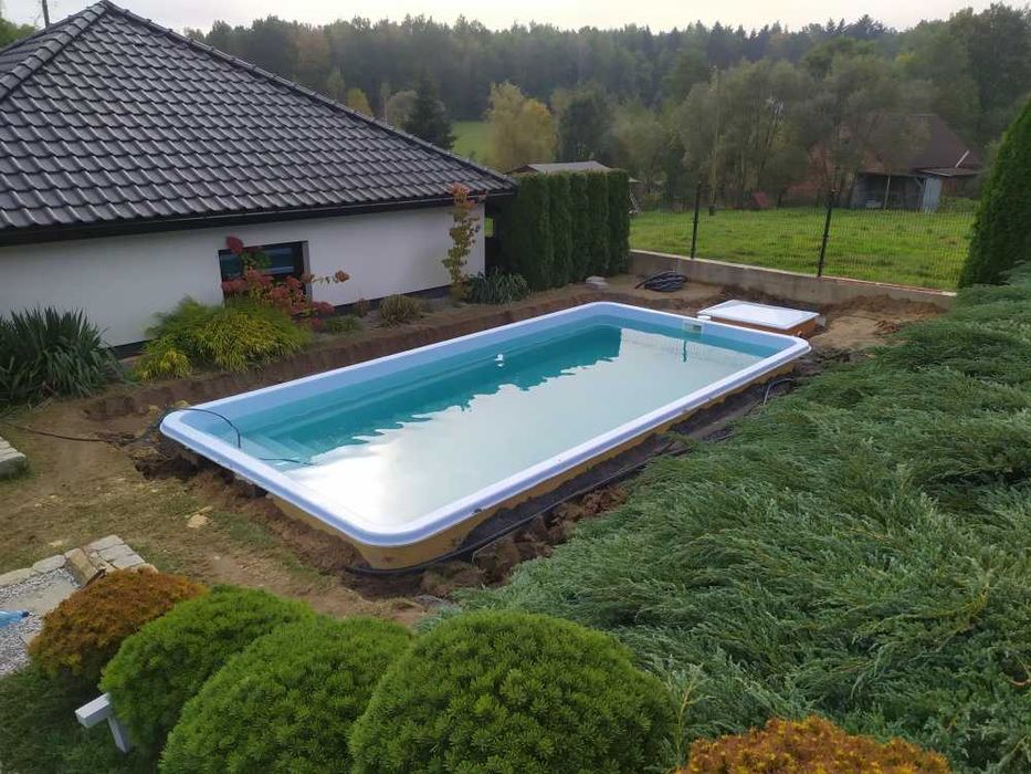 Basen ogrodowy montaż, montaż niecki poliestrowej montaż basenu tarasu