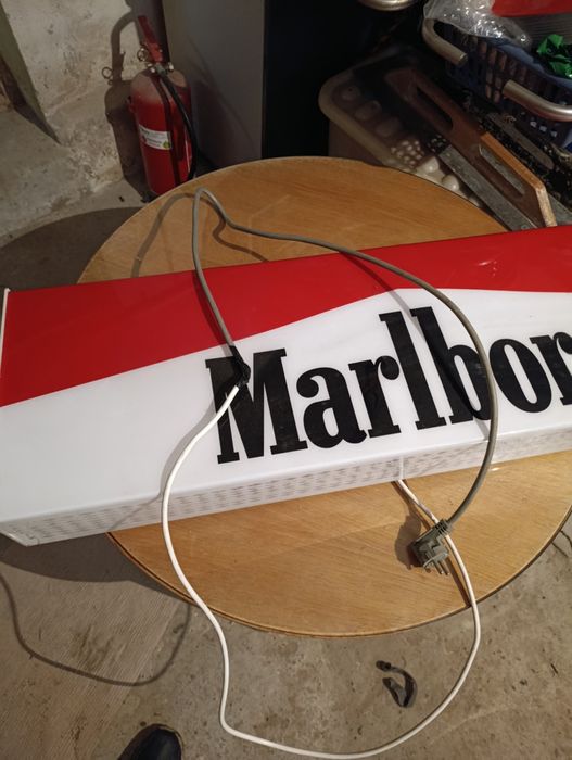 Neon Marlboro sprawny