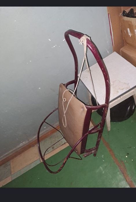 Санки со спинкой и кожоной сидушки