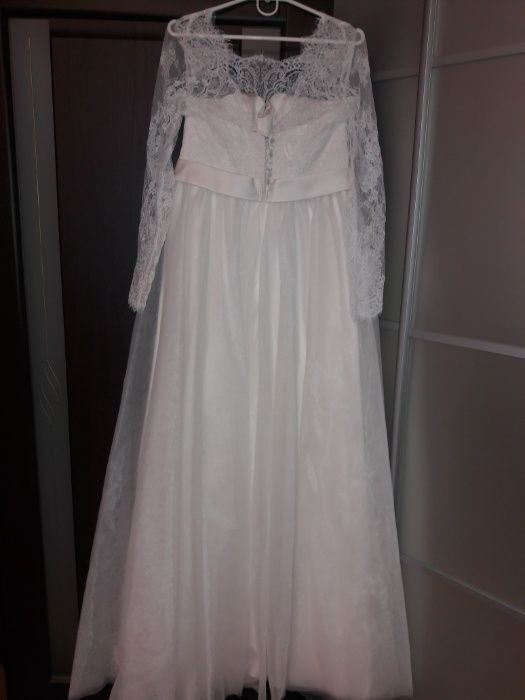 продам весільну сукню