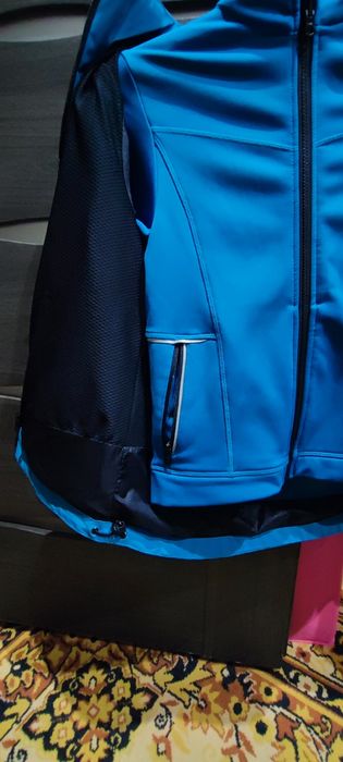 Куртка підліткова десь на+-  15 років.