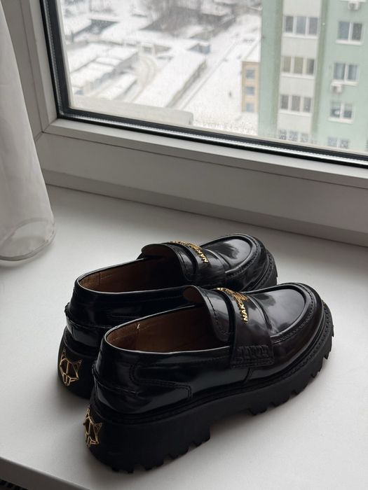 Жіноче взуття (Nike, UGG, crocs, Puma, Naked wolf, YSL