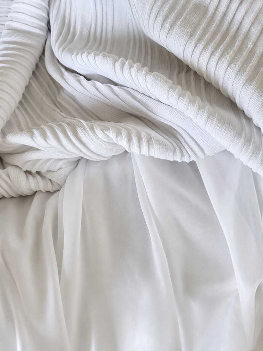 Vestido Branco de Malha Plissada com Gola Preta > Michael Kors