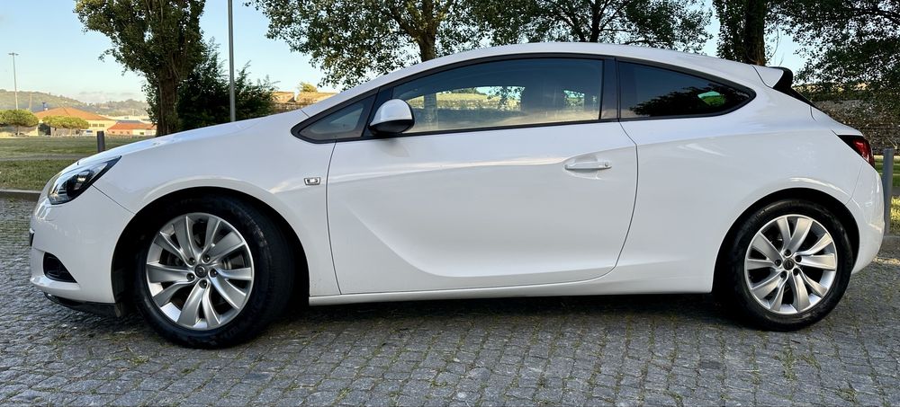 Opel Astra GTC J 2.0 CDTI 165cv