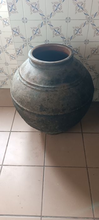 Potes antigos de azeite