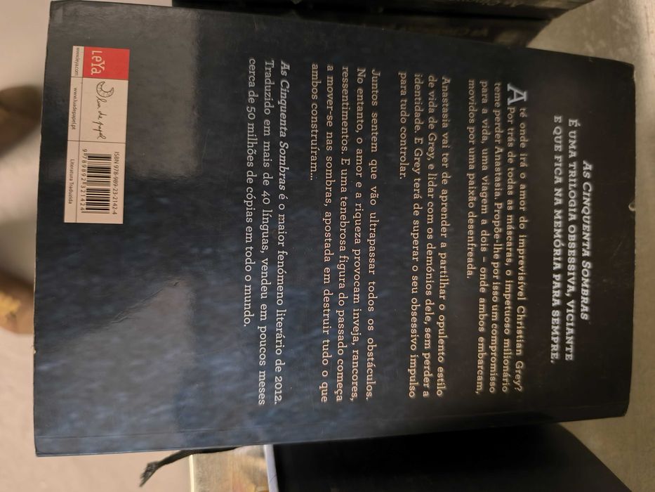 Livro “As Cinquenta Sombras Mais Escuras” – E. L. James (vol. III)