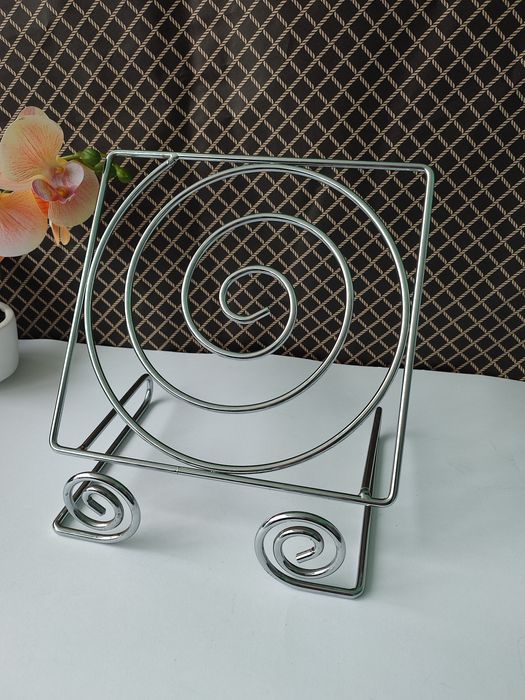 Вінтажна срібна металева підставка для книг