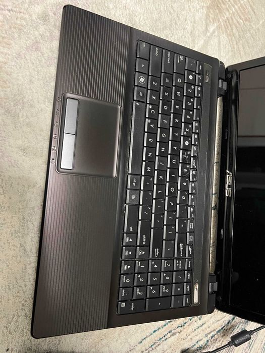 Laptopy Asus X53, sprawne, ale z wadą