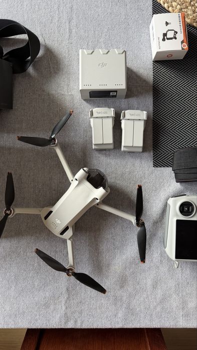Dron DJI Mini 3 PRO-Fly Combo z kontrolerem DJI RC