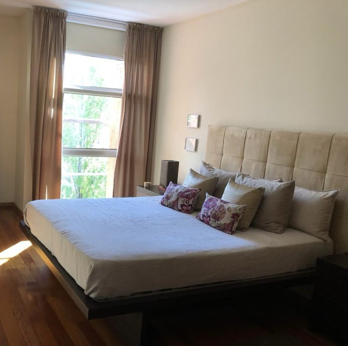 Estrutura Cama cabeceira estilo veludo