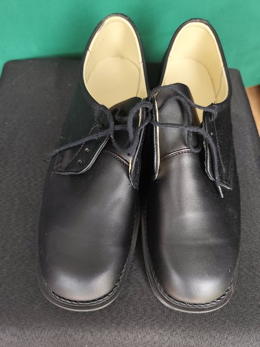 Eleganckie wyjściowe buty męskie skórzane nowe