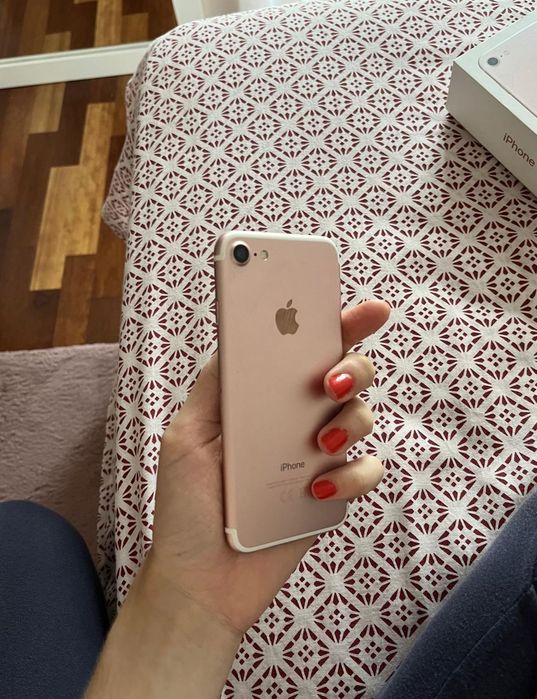 iPhone 7 Rose Gold e SE 2020