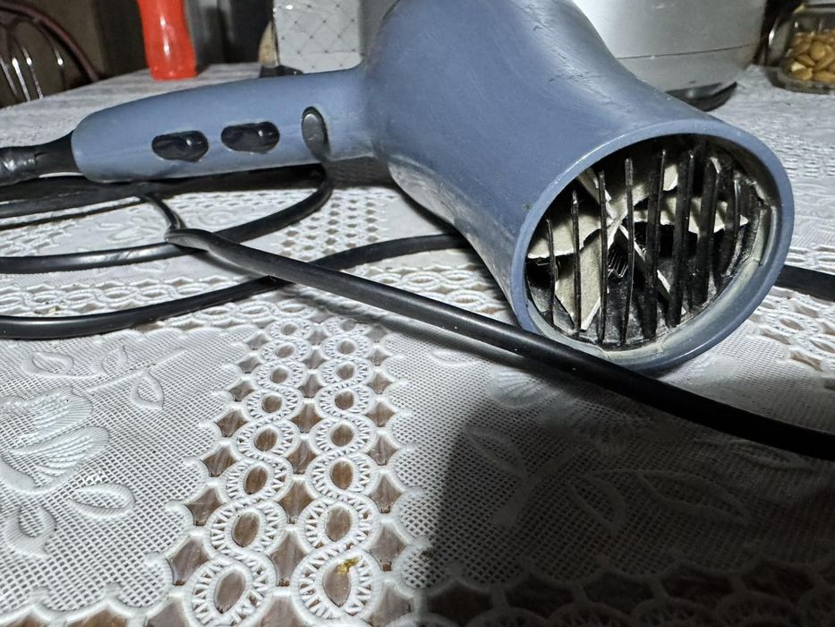 Фен ionic 1800  на запчастини