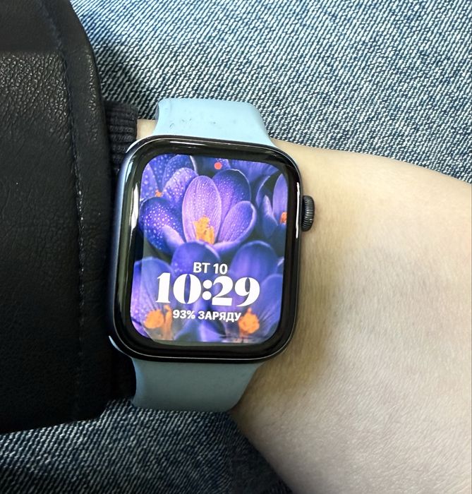 Apple Watch SE  44 мм GPS