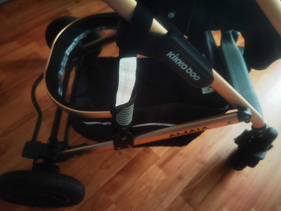 Carrinho de bebé com ovo