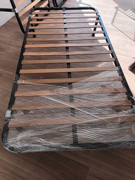 cama  single - Colchão + estrutura metálica