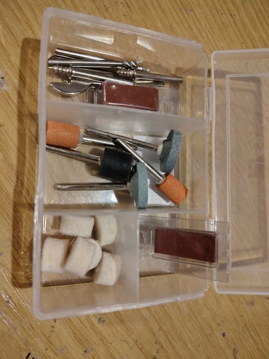 Rezerwacja Oddam akcesoria do miniszlifierki