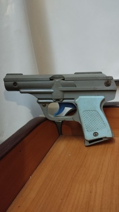Детский игрушечный пистолет СССР.
