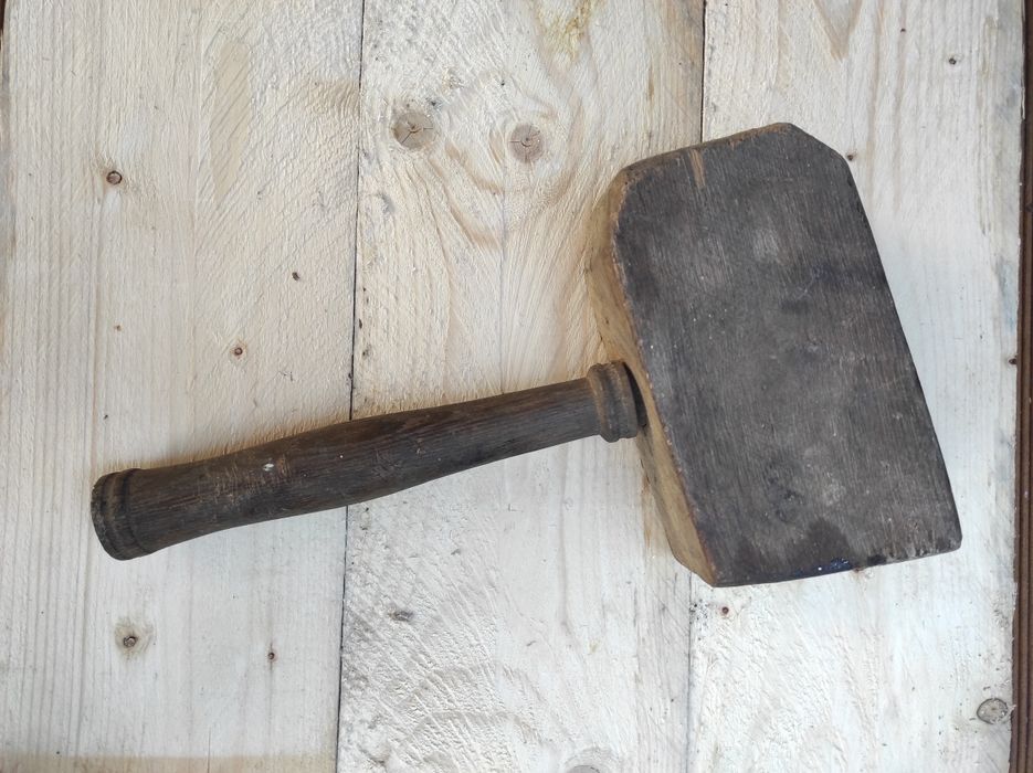 Podbijak drewniany, młot rzeźbiarza