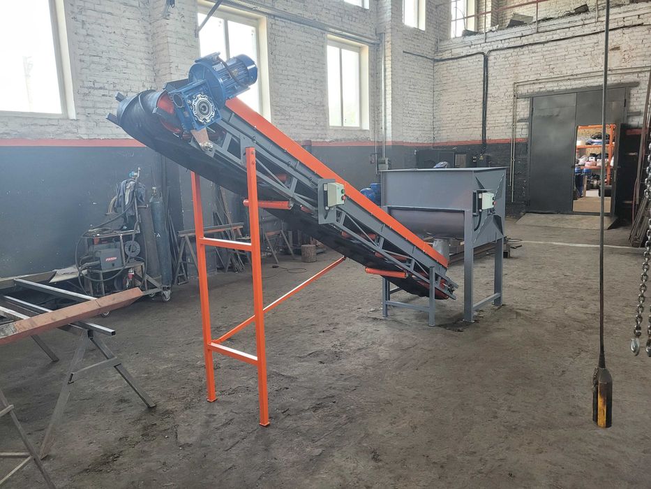 Ленточный погрущик ЛТ-5-500, конвеер, стрічковий транспортер на шасі