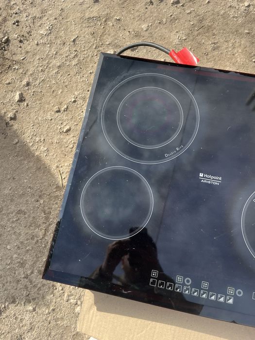 Продаеться электроплита Hotpoint Ariston