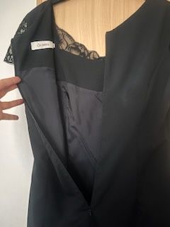 Sukienka mała czarna z koronką klasyka