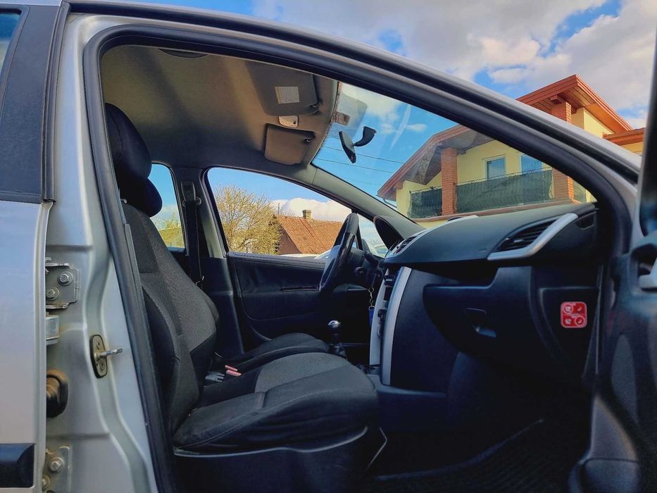 Peugeot 207 niski przebieg