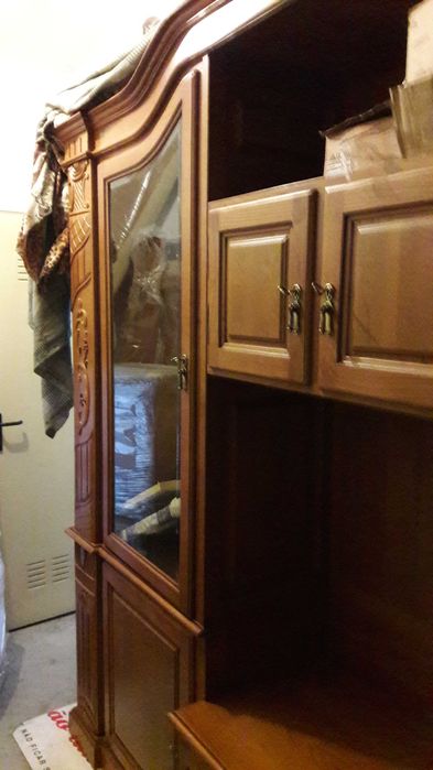 Movel de sala, em carvalho macico,  com bar /garrafeira