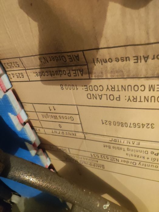 Stolik i dwa krzesła