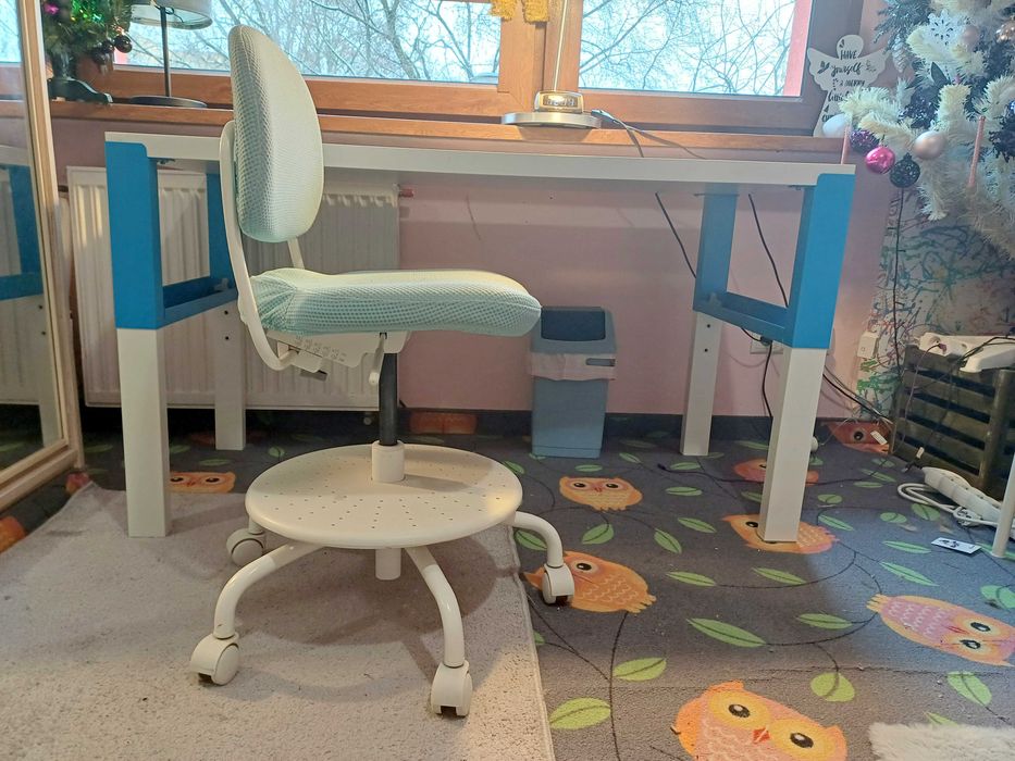 rosnące : biurko IKEA PÅH + fotel biurowy krzesło obrotowe IKEA VIMUND