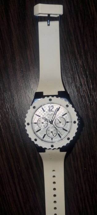 Продам часы GUESS