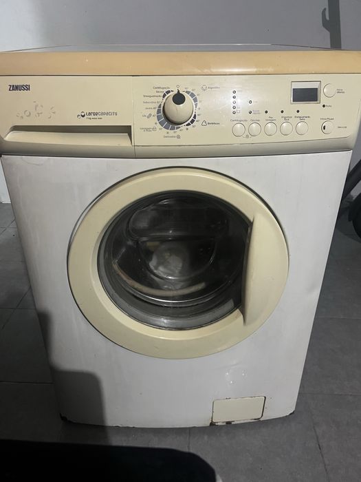 Vendo maquina de lavar roupa marca zanussi de 7 kg
