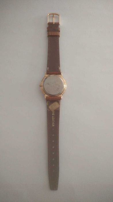 Timex, em estado novo, dourado