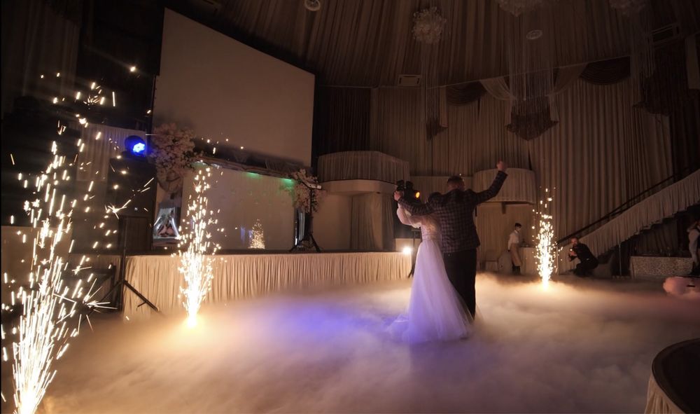 Тяжелый дым. Холодные фонтаны. Важкий ,низкий дым на свадьбу.