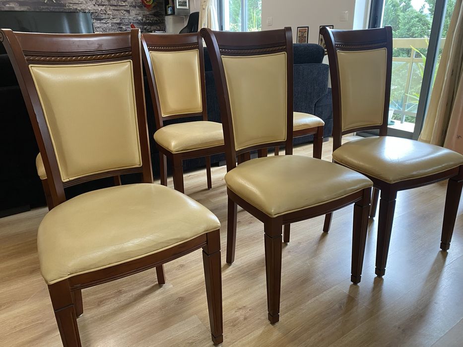 Cadeiras em Madeira de Cerejeira