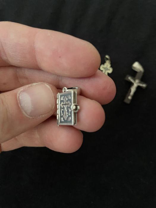 Продам серебряные кулоны подвески крестики