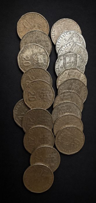 Lote de 20 moedas portuguesas de 20 escudos. Vários anos e estados de conservação. Ideal para colecionadores ou completar coleção - moedas antigas