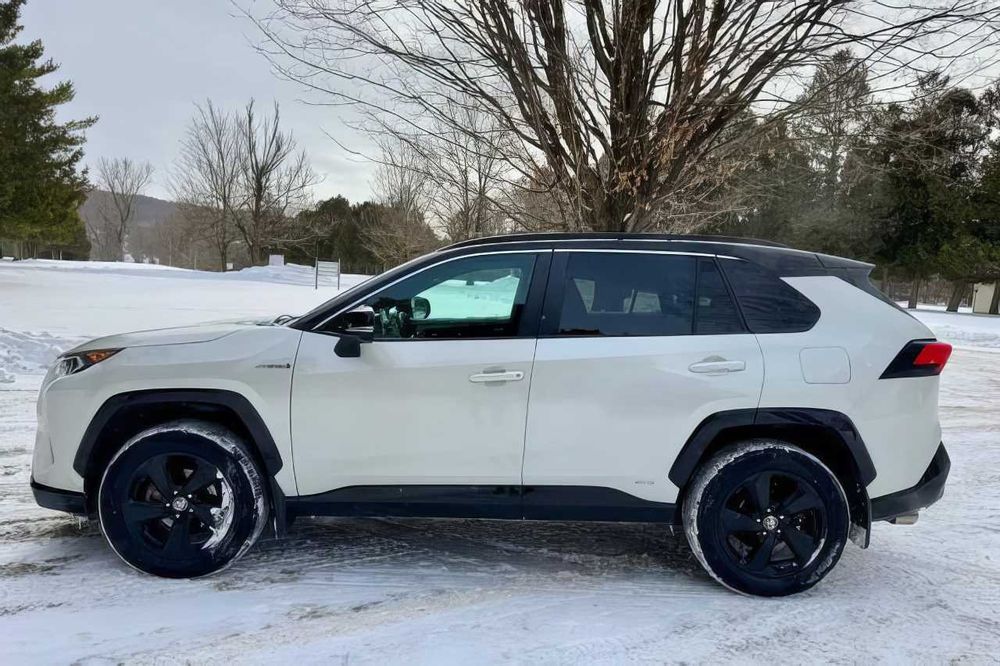 Toyota RAV4 Hybrid XSE      2021