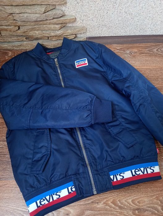 Стильний демісезонний бомбер levi's, розмір 12а / 152 см