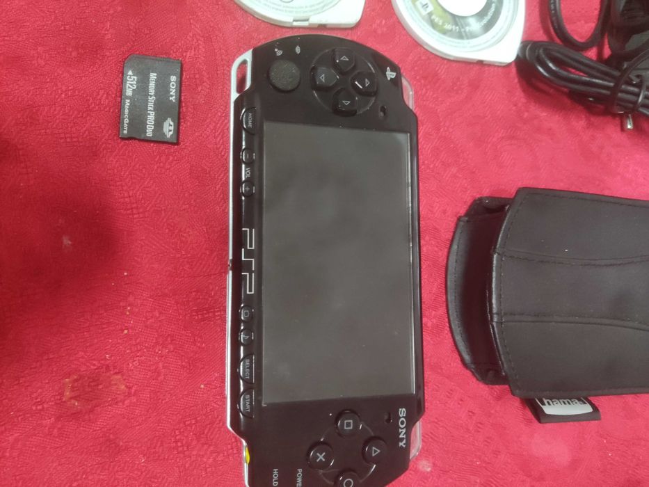 PSP 2004 - Playstation Portable - 4 jogos -capa e carregador