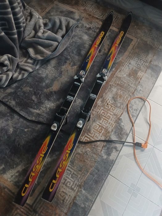 Skis usadas em bom estado