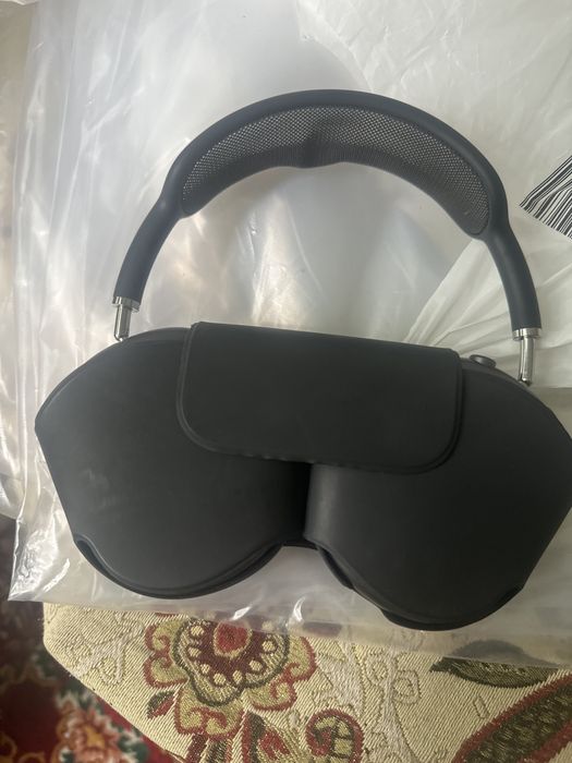Airpods max 1.