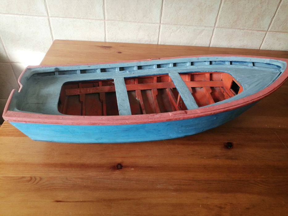 Aiola de madeira artesanal