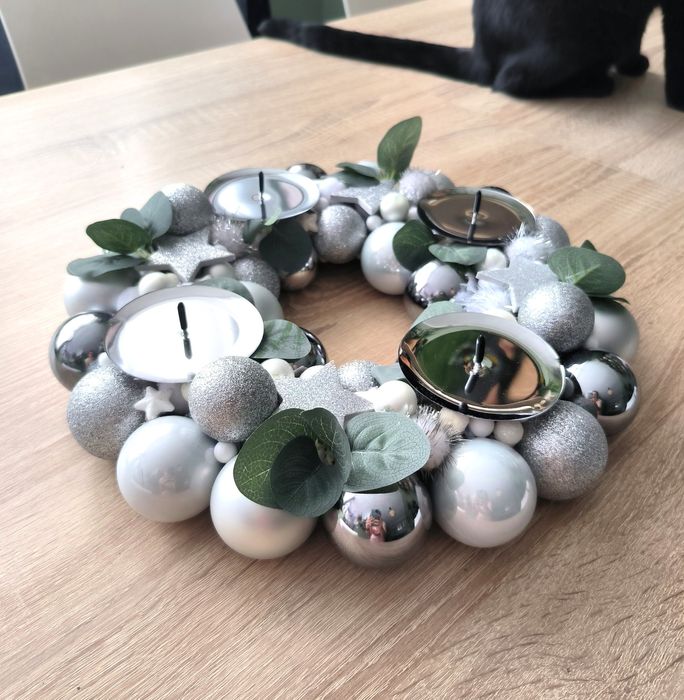 Srebrno-biały wianek świąteczny na świece HAND MADE