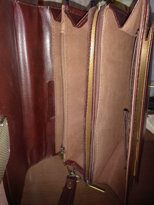 Продам барсетка темно коричневого цвета