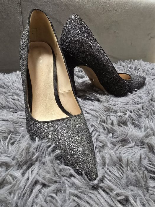 Błyszczące szpilki Primadonna