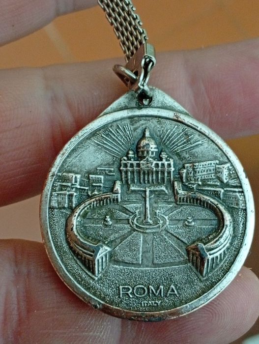 Medalha pequena Papa João Paulo II em porta chaves