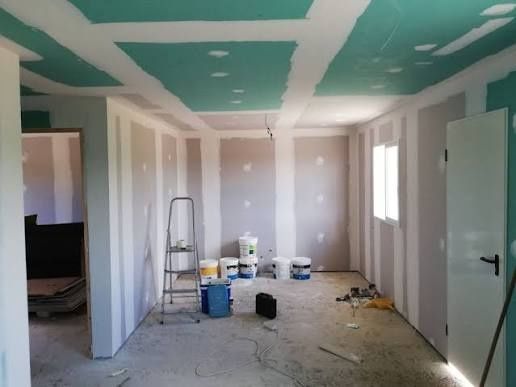 Pequenas obras e pinturas