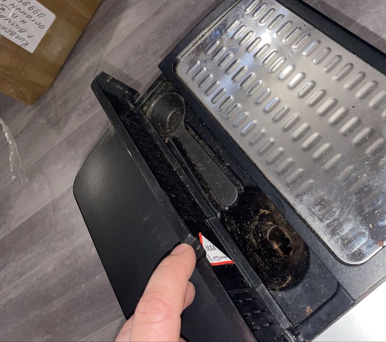 Кавомашина Delonghi ESAM 3100.SB