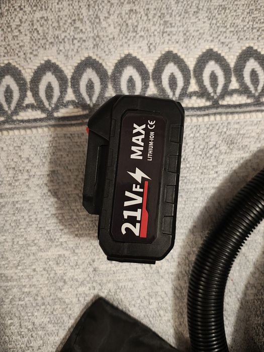 Dmuchawa odkurzacz akumulatorowy 21V 2w1 + bateria, ładowarka, końcówki
